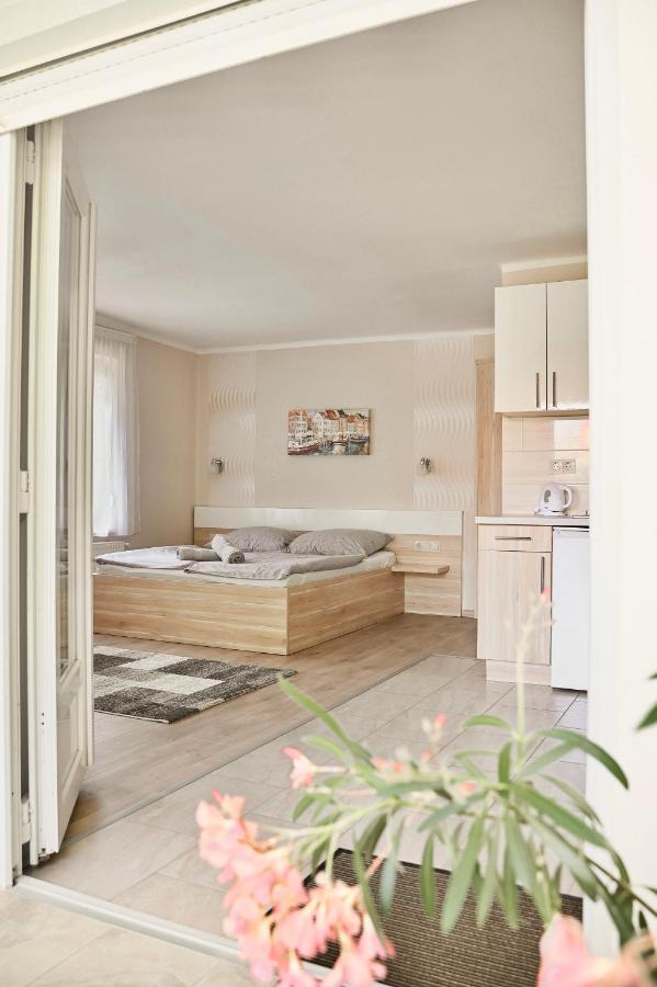 Villa Terrazza Balatongyörök エクステリア 写真